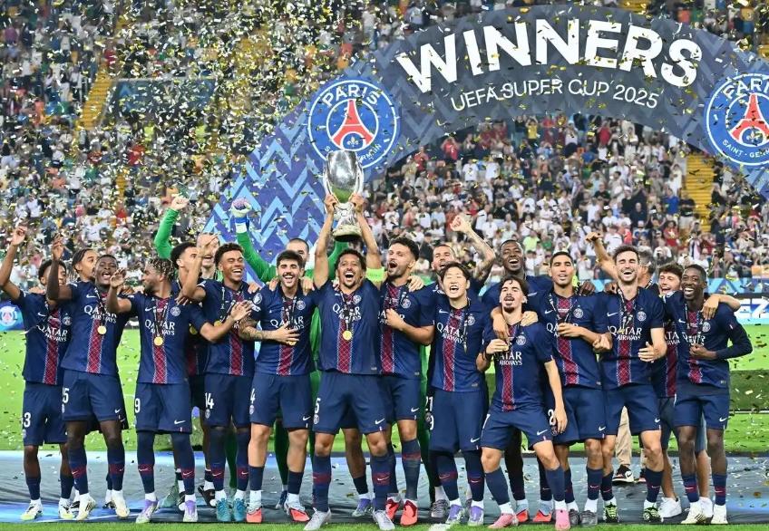 包含巴黎圣日耳曼客场遭遇平局，追赶者领先拉大的词条