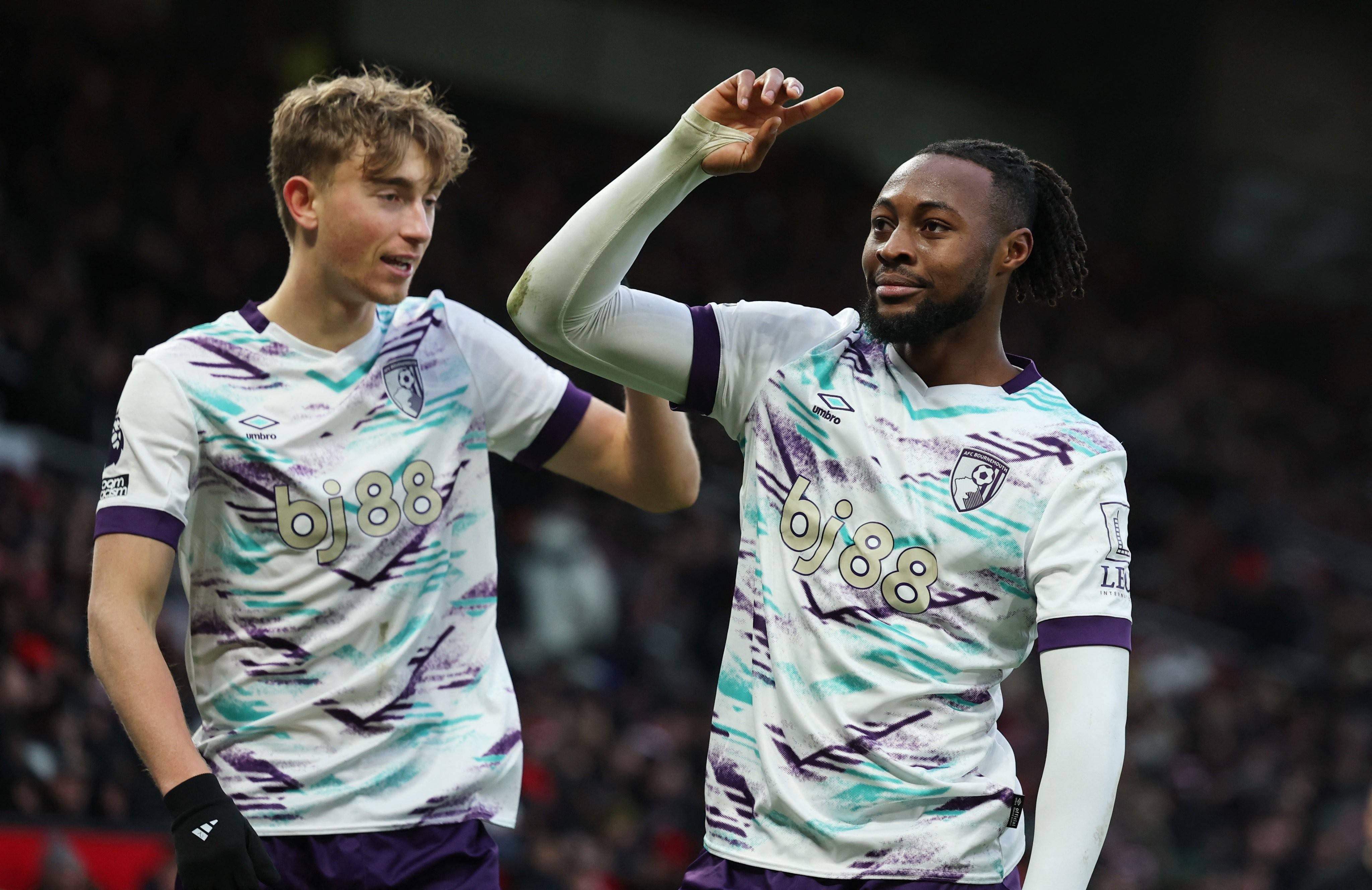 包含伯恩茅斯客场战胜切尔西，取得宝贵三分的词条